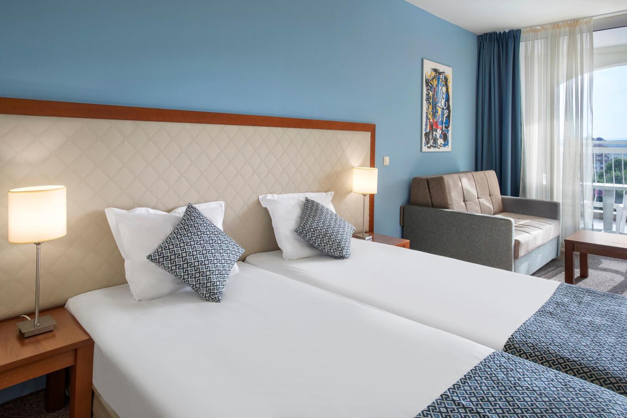 Standard Twin Room with Park View